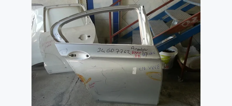 BMW 316 Sağ Arka Kapı